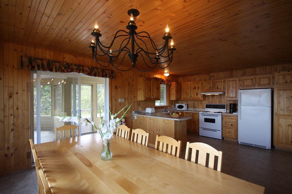 Auberge Du Lac-A-L'Eau-Claire Saint-Alexis-des-Monts Exterior photo