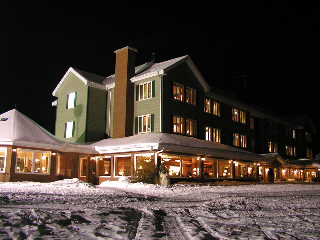 Auberge Du Lac-A-L'Eau-Claire Saint-Alexis-des-Monts Exterior photo
