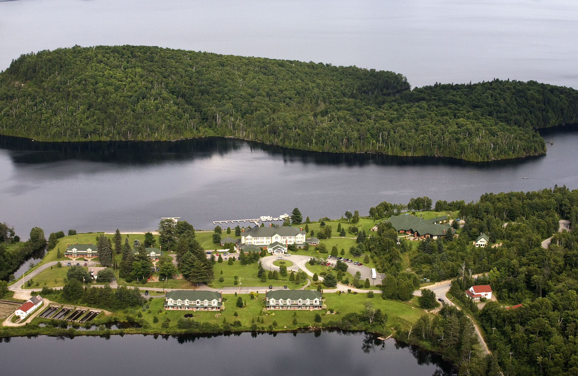 Auberge Du Lac-A-L'Eau-Claire Saint-Alexis-des-Monts Exterior photo