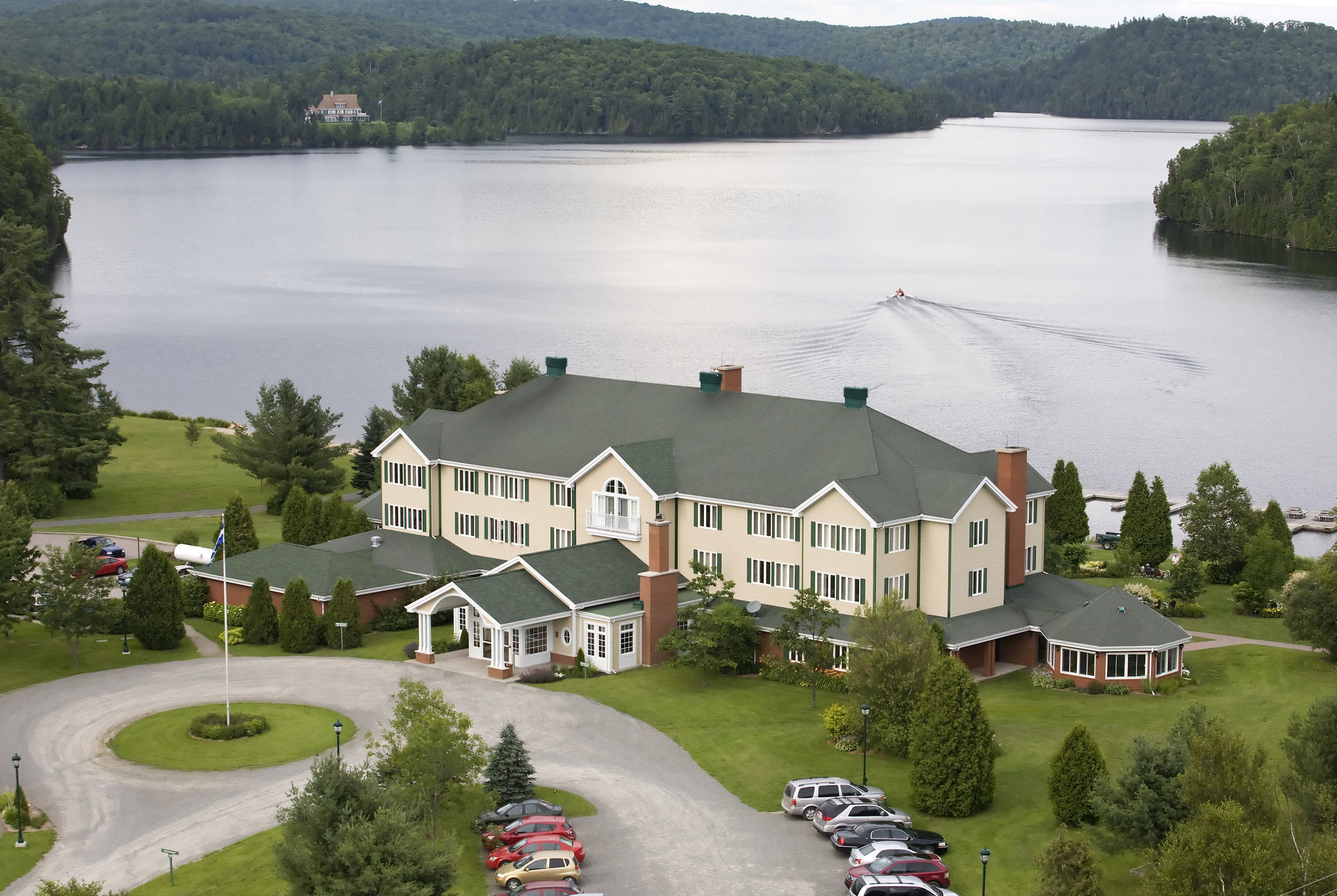 Auberge Du Lac-A-L'Eau-Claire Saint-Alexis-des-Monts Exterior photo