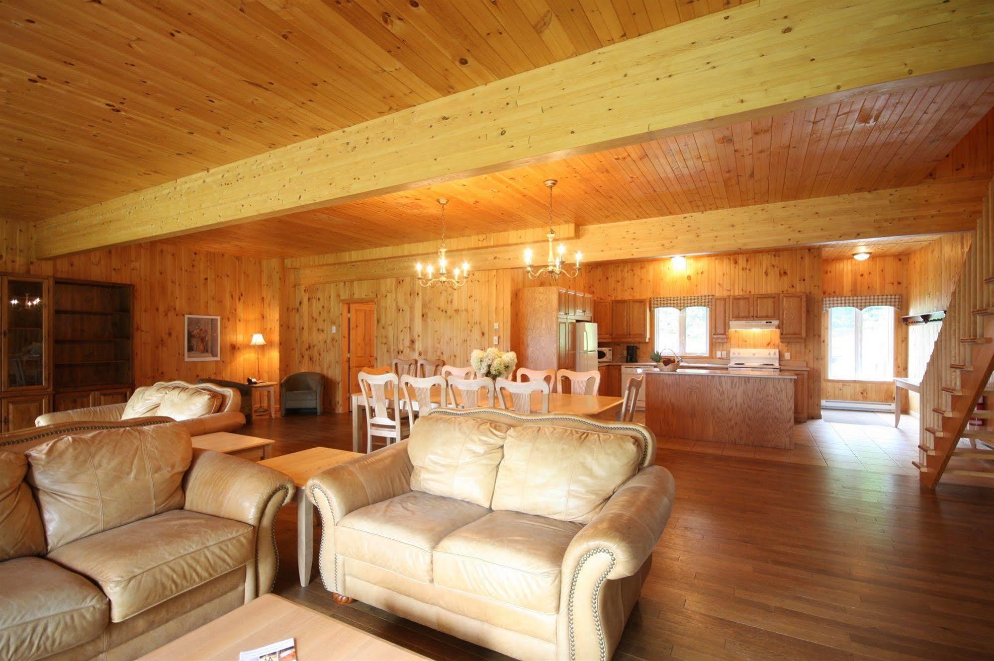 Auberge Du Lac-A-L'Eau-Claire Saint-Alexis-des-Monts Exterior photo
