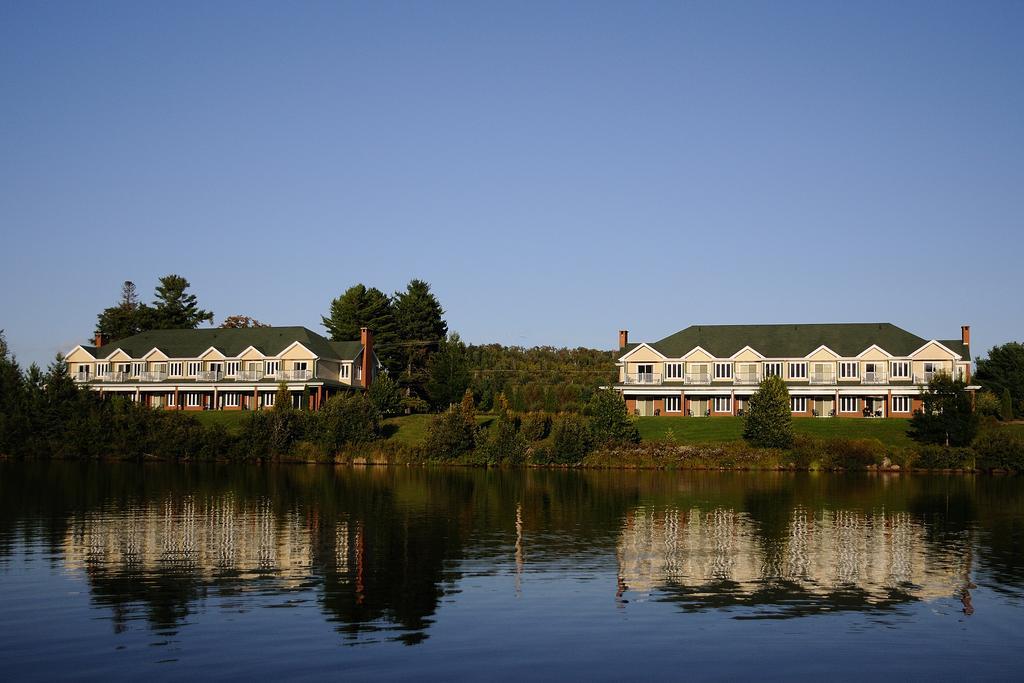 Auberge Du Lac-A-L'Eau-Claire Saint-Alexis-des-Monts Exterior photo